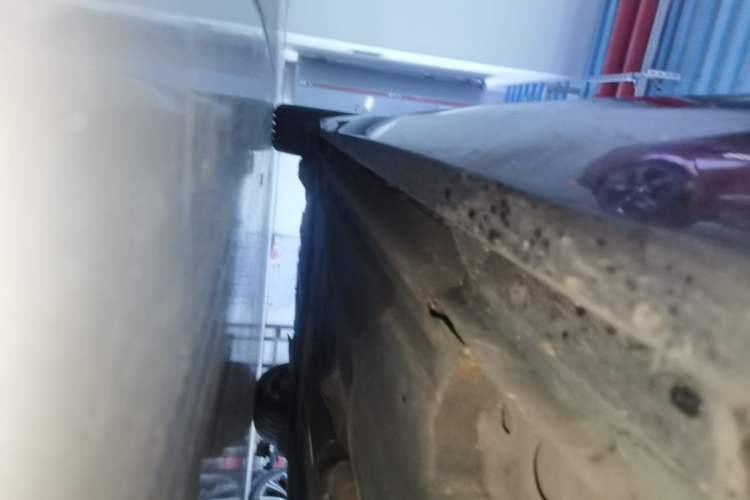 Used Jaguar XFL 2024 2.0T P250 Two-Wheel Drive Prestige Luxury Edition Right Side Sill