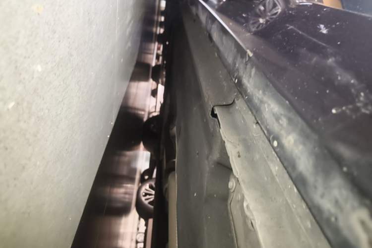 Used Jaguar XFL 2024 2.0T P250 Two-Wheel Drive Prestige Luxury Edition Right Side Sill