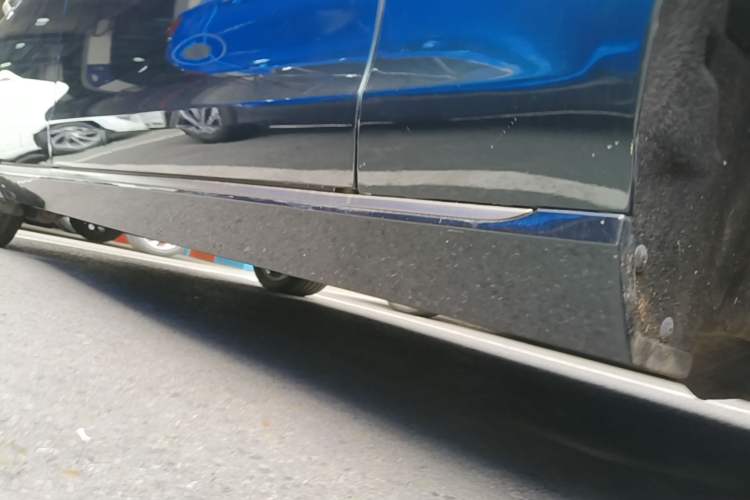 Used Jaguar XFL 2024 2.0T P250 Two-Wheel Drive Prestige Luxury Edition Right Side Sill