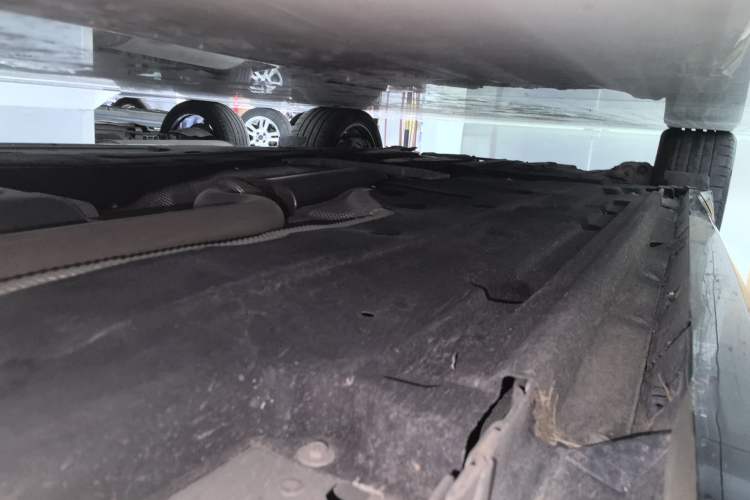 Used Jaguar XFL 2024 2.0T P250 Two-Wheel Drive Prestige Luxury Edition Right Side Sill