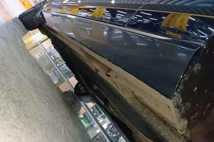 Used Jaguar XFL 2024 2.0T P250 Two-Wheel Drive Prestige Luxury Edition Right Side Sill