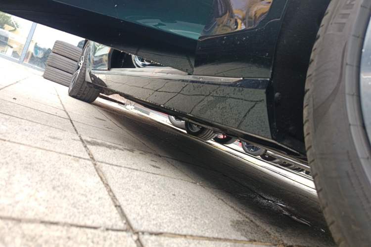 Used Jaguar XFL 2024 2.0T P250 Two-Wheel Drive Prestige Luxury Edition Right Side Sill