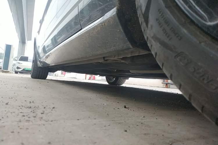 Used Jaguar XFL 2024 2.0T P250 Two-Wheel Drive Prestige Luxury Edition Right Side Sill