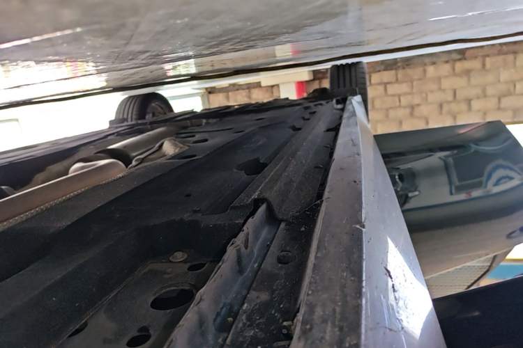 Used Jaguar XFL 2024 2.0T P250 Two-Wheel Drive Prestige Luxury Edition Right Side Sill