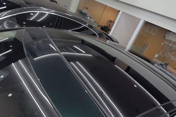 Used Jaguar XFL 2024 2.0T P250 Two-Wheel Drive Prestige Luxury Edition Roof