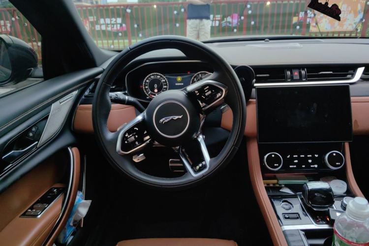 Used Jaguar XFL 2024 2.0T P300 Four-Wheel Drive Flagship Sport Gold Edition Steering Wheel