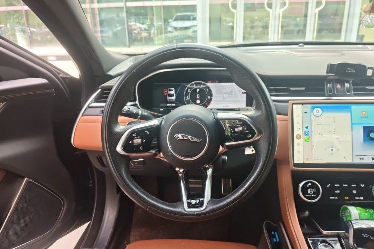 Used Jaguar XFL 2024 2.0T P300 Four-Wheel Drive Flagship Sport Gold Edition Steering Wheel