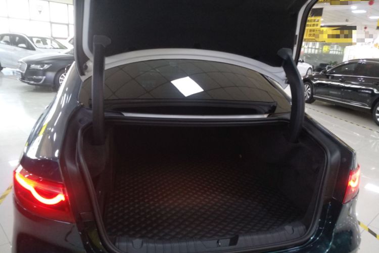 Used Jaguar XFL 2024 2.0T P250 Two-Wheel Drive Prestige Luxury Edition Trunk