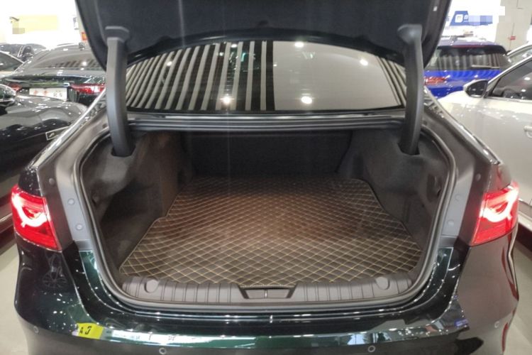 Used Jaguar XFL 2024 2.0T P250 Two-Wheel Drive Prestige Luxury Edition Trunk