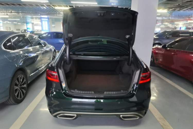 Used Jaguar XFL 2024 2.0T P250 Two-Wheel Drive Prestige Luxury Edition Trunk