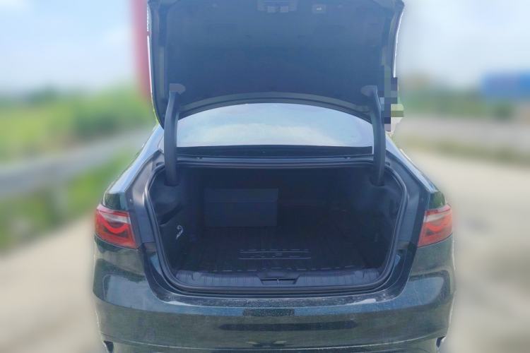 Used Jaguar XFL 2024 2.0T P250 Two-Wheel Drive Prestige Luxury Edition Trunk