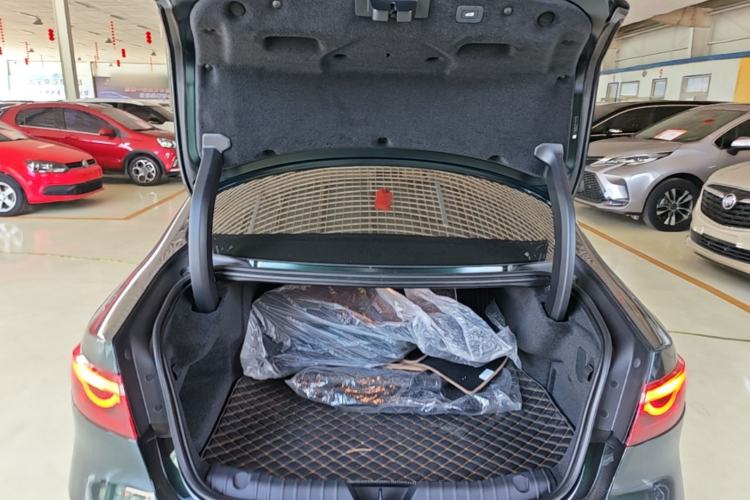 Used Jaguar XFL 2024 2.0T P250 Two-Wheel Drive Prestige Luxury Edition Trunk