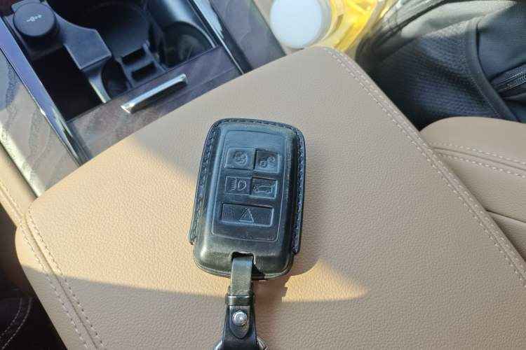 Used Jaguar XFL 2024 2.0T P250 Two-Wheel Drive Prestige Luxury Edition Vehicle Key