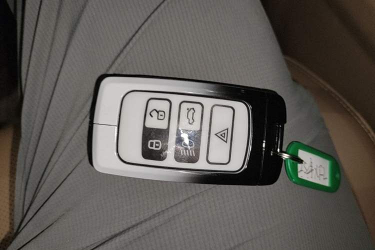 Used Jaguar XFL 2024 2.0T P250 Two-Wheel Drive Prestige Luxury Edition Vehicle Key
