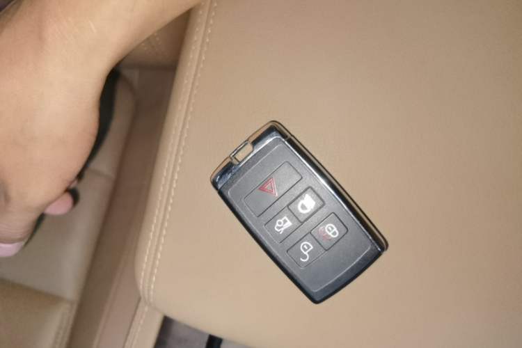 Used Jaguar XFL 2024 2.0T P250 Two-Wheel Drive Prestige Luxury Edition Vehicle Key