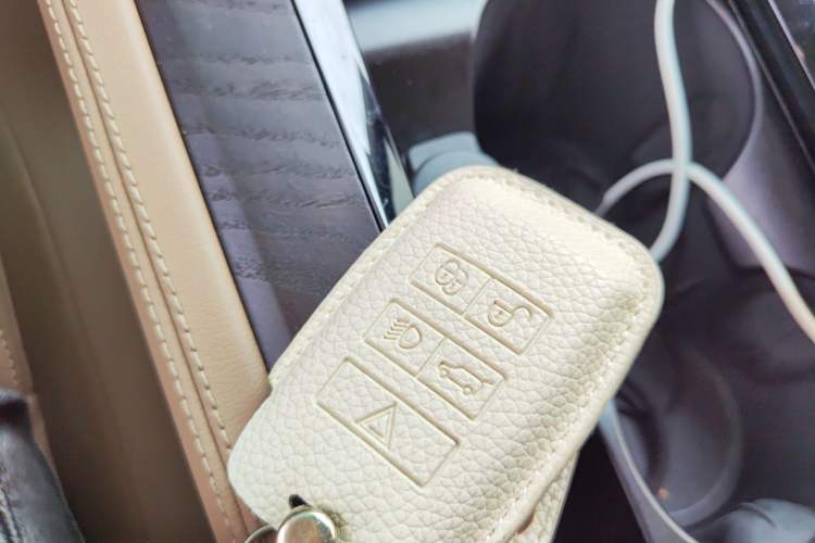 Used Jaguar XFL 2024 2.0T P250 Two-Wheel Drive Prestige Luxury Edition Vehicle Key