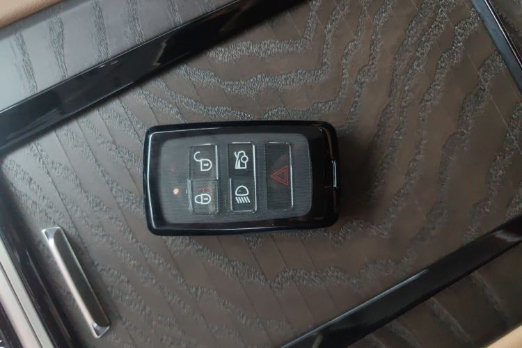 Used Jaguar XFL 2024 2.0T P250 Two-Wheel Drive Prestige Luxury Edition Vehicle Key