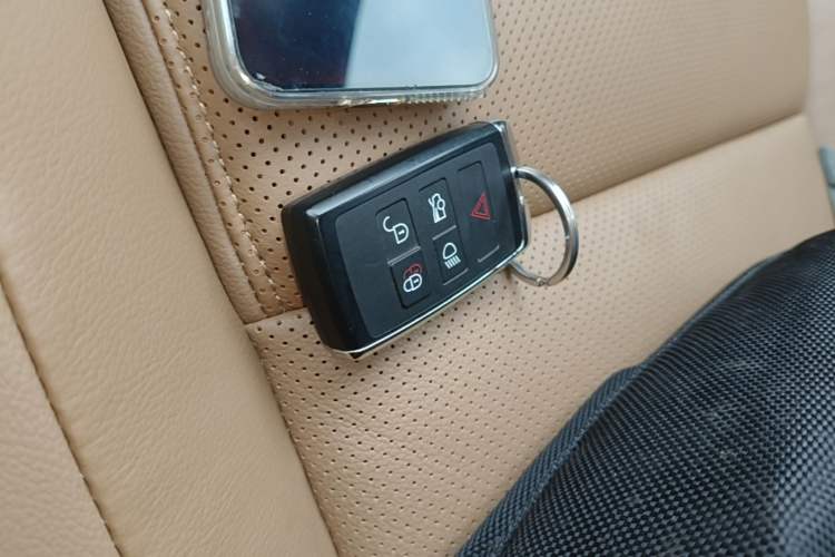 Used Jaguar XFL 2024 2.0T P250 Two-Wheel Drive Prestige Luxury Edition Vehicle Key