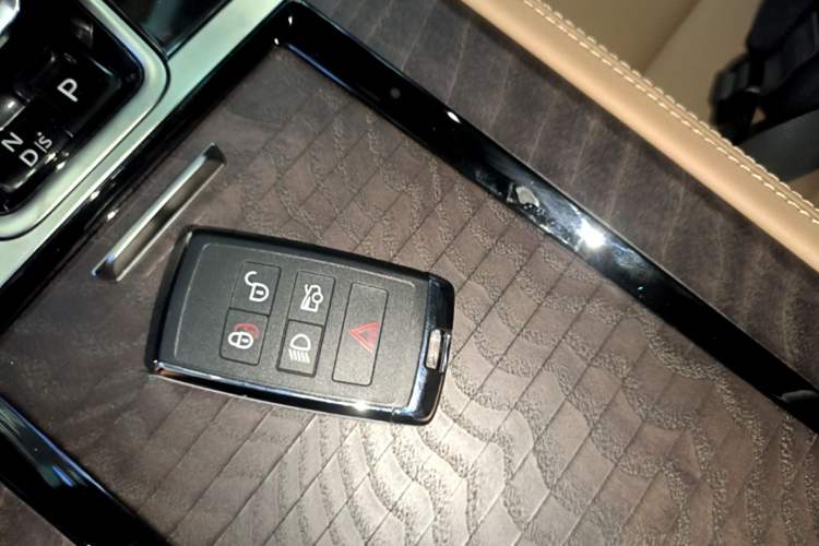 Used Jaguar XFL 2024 2.0T P250 Two-Wheel Drive Prestige Luxury Edition Vehicle Key