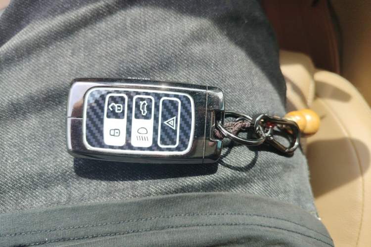 Used Jaguar XFL 2024 2.0T P250 Two-Wheel Drive Prestige Luxury Edition Vehicle Key