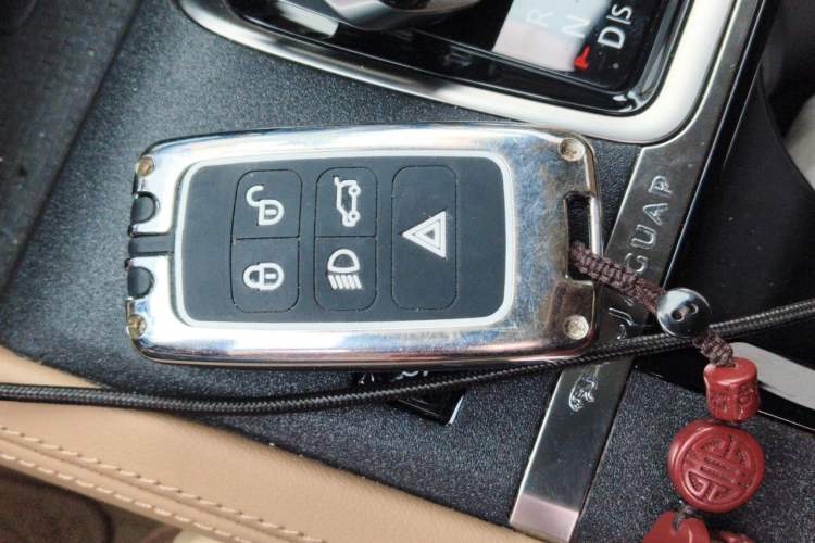 Used Jaguar XFL 2024 2.0T P250 Two-Wheel Drive Prestige Luxury Edition Vehicle Key