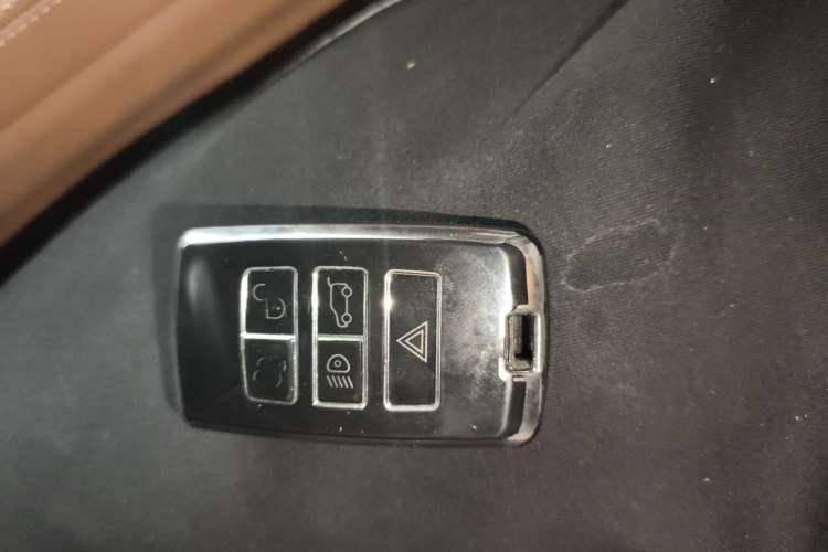Used Jaguar XFL 2024 2.0T P250 Two-Wheel Drive Prestige Luxury Edition Vehicle Key