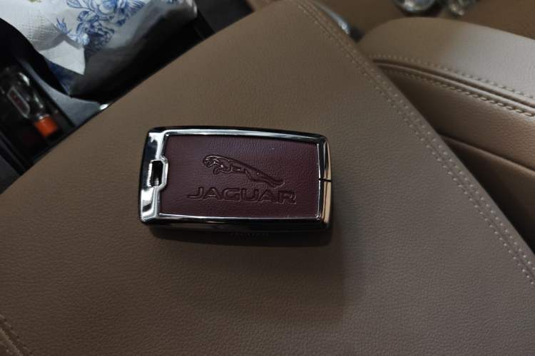 Used Jaguar XFL 2024 2.0T P250 Two-Wheel Drive Prestige Luxury Edition Vehicle Key