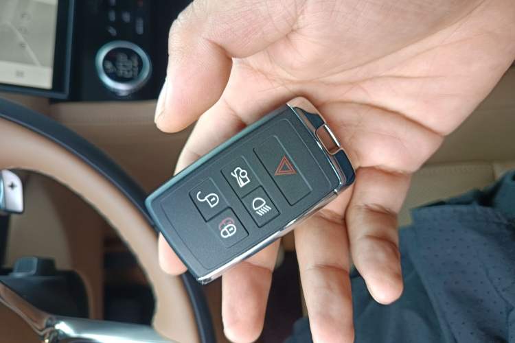 Used Jaguar XFL 2024 2.0T P250 Two-Wheel Drive Prestige Luxury Edition Vehicle Key