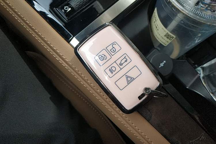 Used Jaguar XFL 2024 2.0T P250 Two-Wheel Drive Prestige Luxury Edition Vehicle Key