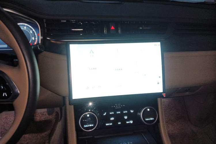 Used Jaguar XFL 2024 2.0T P250 Two-Wheel Drive Prestige Luxury Edition Audio And AC Panel