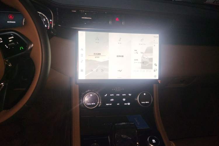 Used Jaguar XFL 2024 2.0T P250 Two-Wheel Drive Prestige Luxury Edition Audio And AC Panel