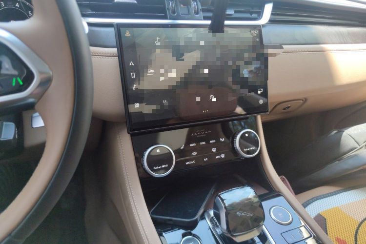 Used Jaguar XFL 2024 2.0T P250 Two-Wheel Drive Prestige Luxury Edition Audio And AC Panel