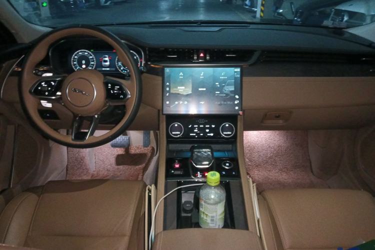 Used Jaguar XFL 2024 2.0T P250 Two-Wheel Drive Prestige Luxury Edition Center Console