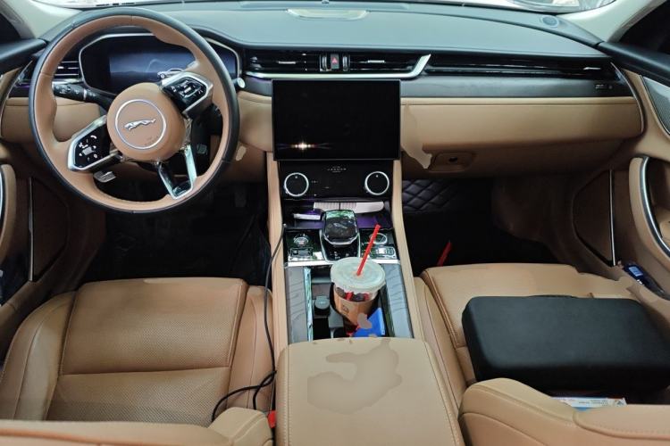 Used Jaguar XFL 2024 2.0T P250 Two-Wheel Drive Prestige Luxury Edition Center Console