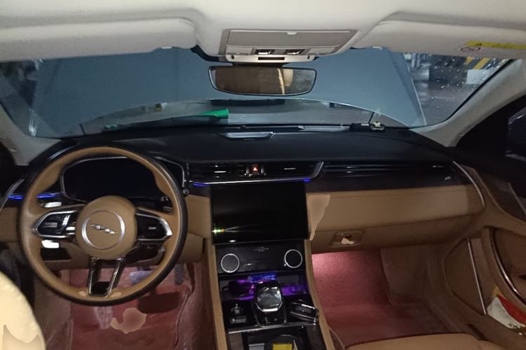 Used Jaguar XFL 2024 2.0T P250 Two-Wheel Drive Prestige Luxury Edition Center Console