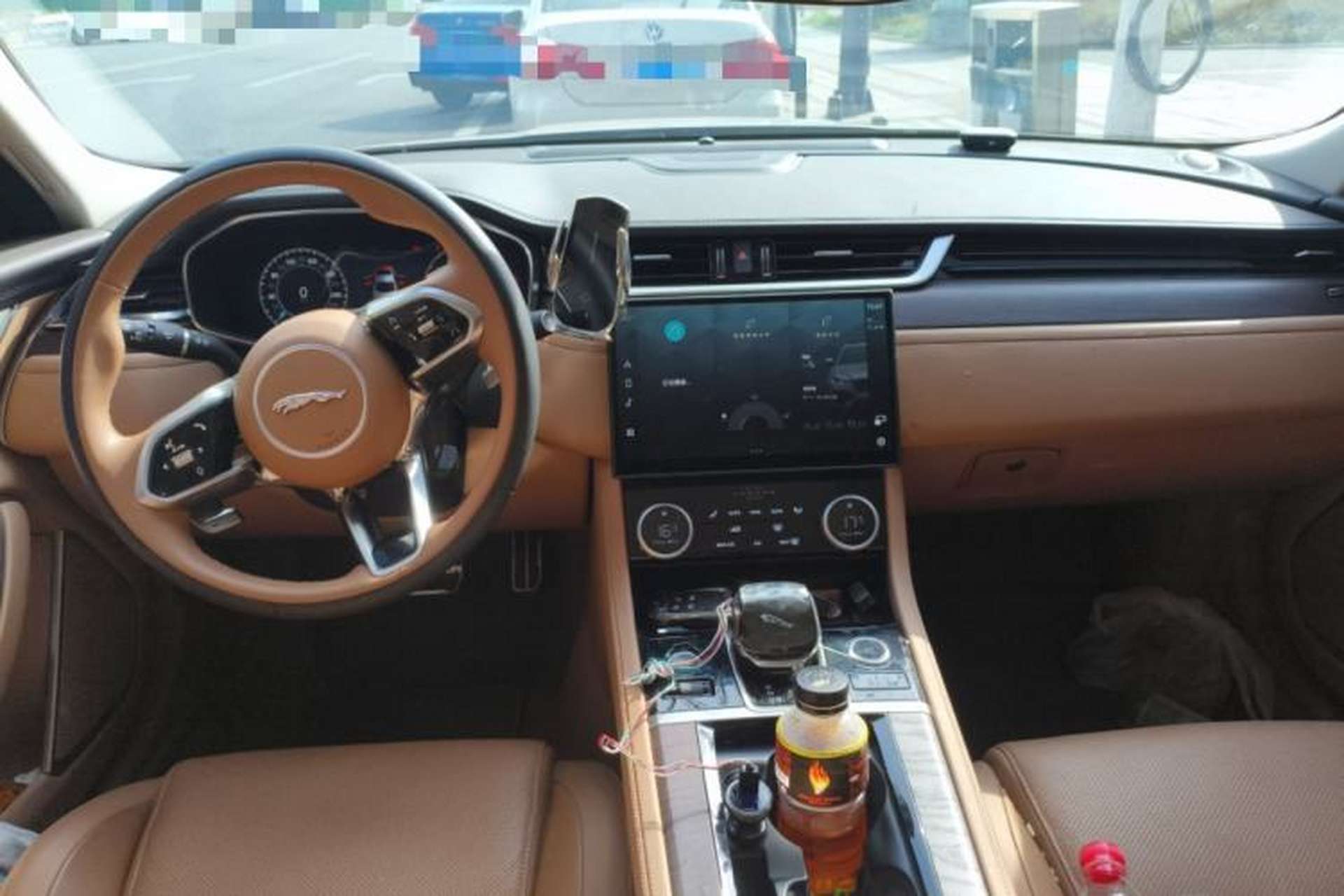 Used Jaguar XFL 2024 2.0T P250 Two-Wheel Drive Prestige Luxury Edition Center Console
