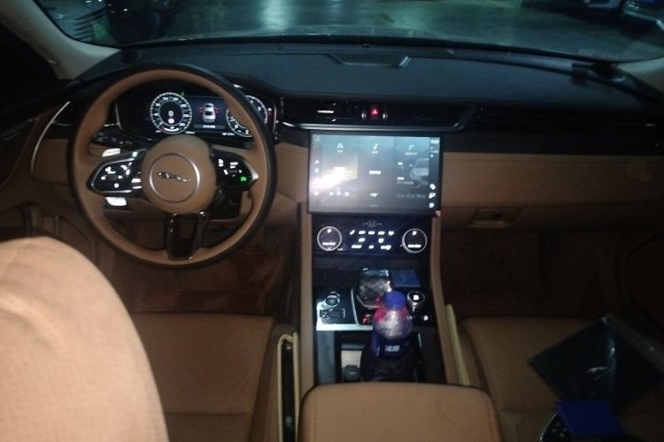 Used Jaguar XFL 2024 2.0T P250 Two-Wheel Drive Prestige Luxury Edition Center Console