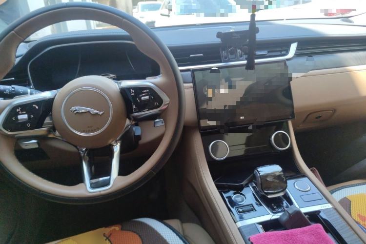 Used Jaguar XFL 2024 2.0T P250 Two-Wheel Drive Prestige Luxury Edition Center Console