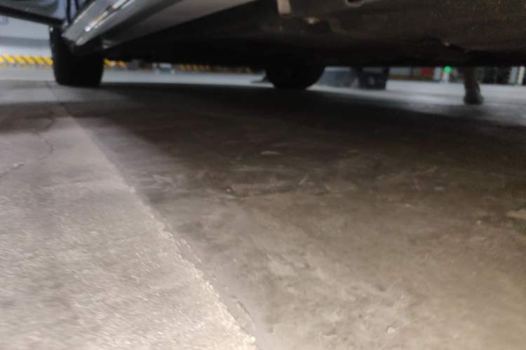 Used Jaguar XFL 2024 2.0T P300 Four-Wheel Drive Flagship Sport Gold Edition Chassis Rear Left