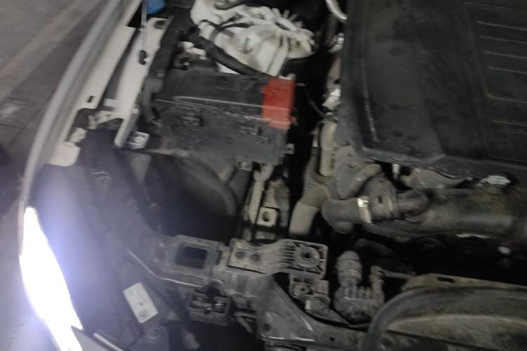 Used Jaguar XFL 2024 2.0T P300 Four-Wheel Drive Flagship Sport Gold Edition Engine Bay Right