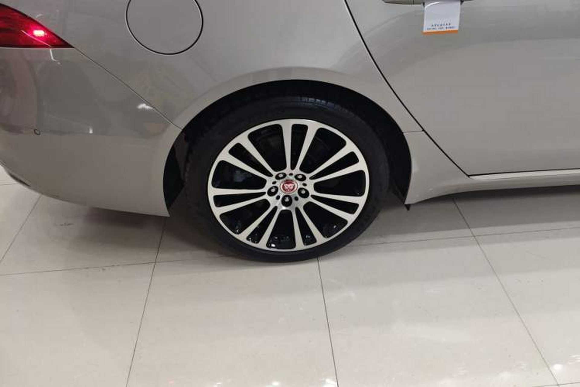 Used Jaguar XFL 2024 2.0T P250 Two-Wheel Drive Prestige Luxury Edition Exterior 8