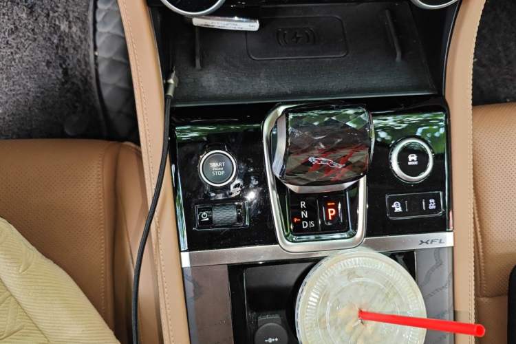 Used Jaguar XFL 2024 2.0T P250 Two-Wheel Drive Prestige Luxury Edition Gear Lever