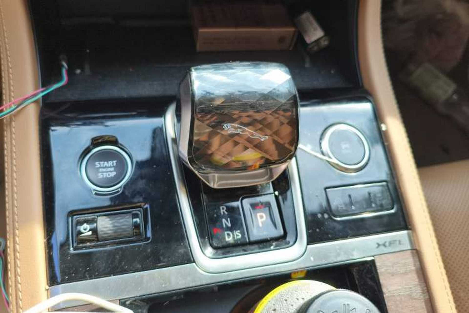 Used Jaguar XFL 2024 2.0T P250 Two-Wheel Drive Prestige Luxury Edition Gear Lever