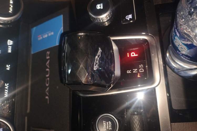 Used Jaguar XFL 2024 2.0T P250 Two-Wheel Drive Prestige Luxury Edition Gear Lever