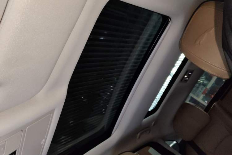 Used Jaguar XFL 2024 2.0T P250 Two-Wheel Drive Prestige Luxury Edition Headliner