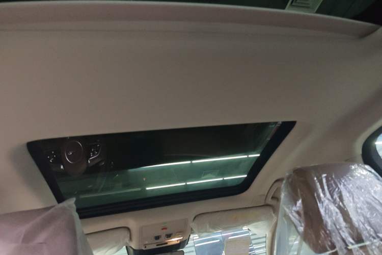 Used Jaguar XFL 2024 2.0T P250 Two-Wheel Drive Prestige Luxury Edition Headliner
