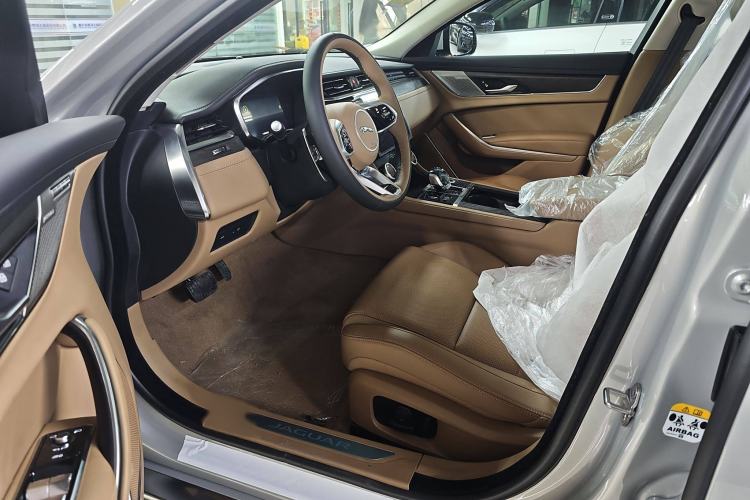 Used Jaguar XFL 2024 2.0T P250 Two-Wheel Drive Prestige Luxury Edition Interior 1