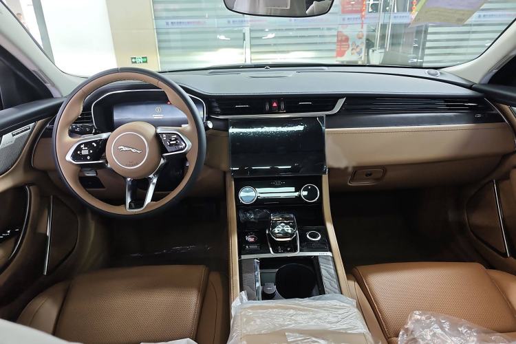 Used Jaguar XFL 2024 2.0T P250 Two-Wheel Drive Prestige Luxury Edition Interior 3