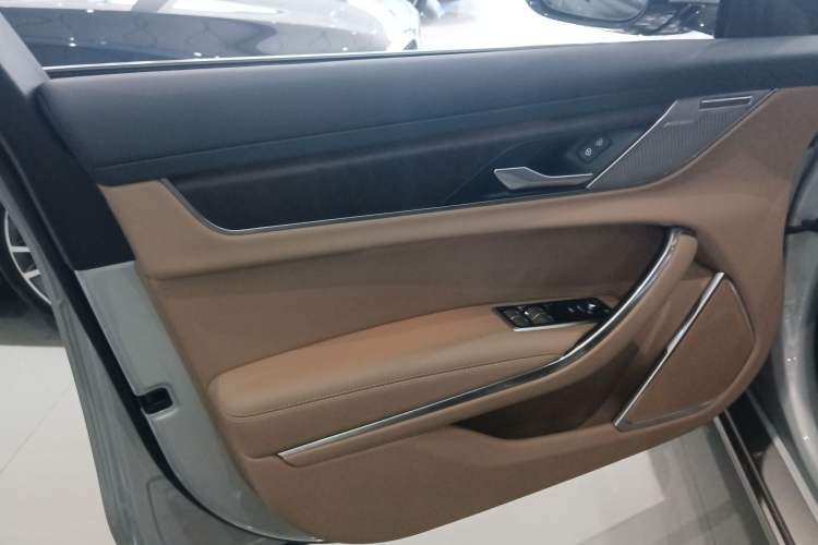 Used Jaguar XFL 2024 2.0T P250 Two-Wheel Drive Prestige Luxury Edition Left Front Door Interior