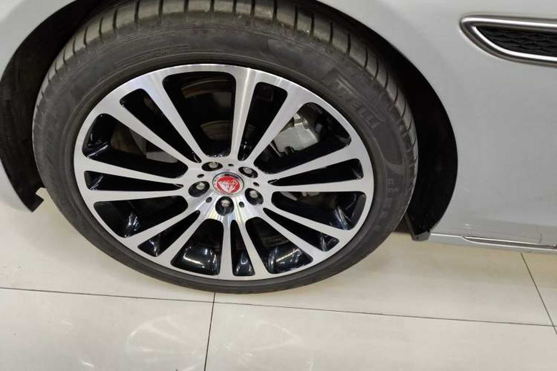 Used Jaguar XFL 2024 2.0T P250 Two-Wheel Drive Prestige Luxury Edition Left Front Wheel Hub